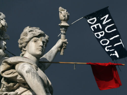 la Nuit Debout, il movimento che sta paralizzando la Francia contro una legge che è la fotocopia del Renziano jobs act