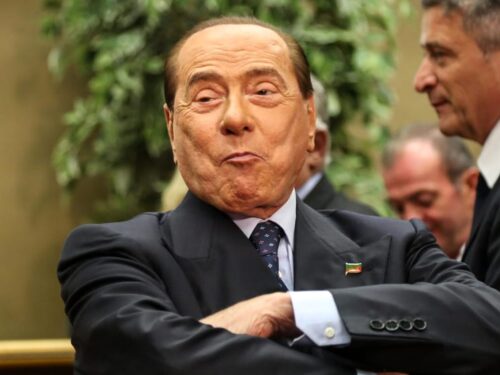 Berlusconi, è tutta la vita che mi vagino, vaginatevi tutti
